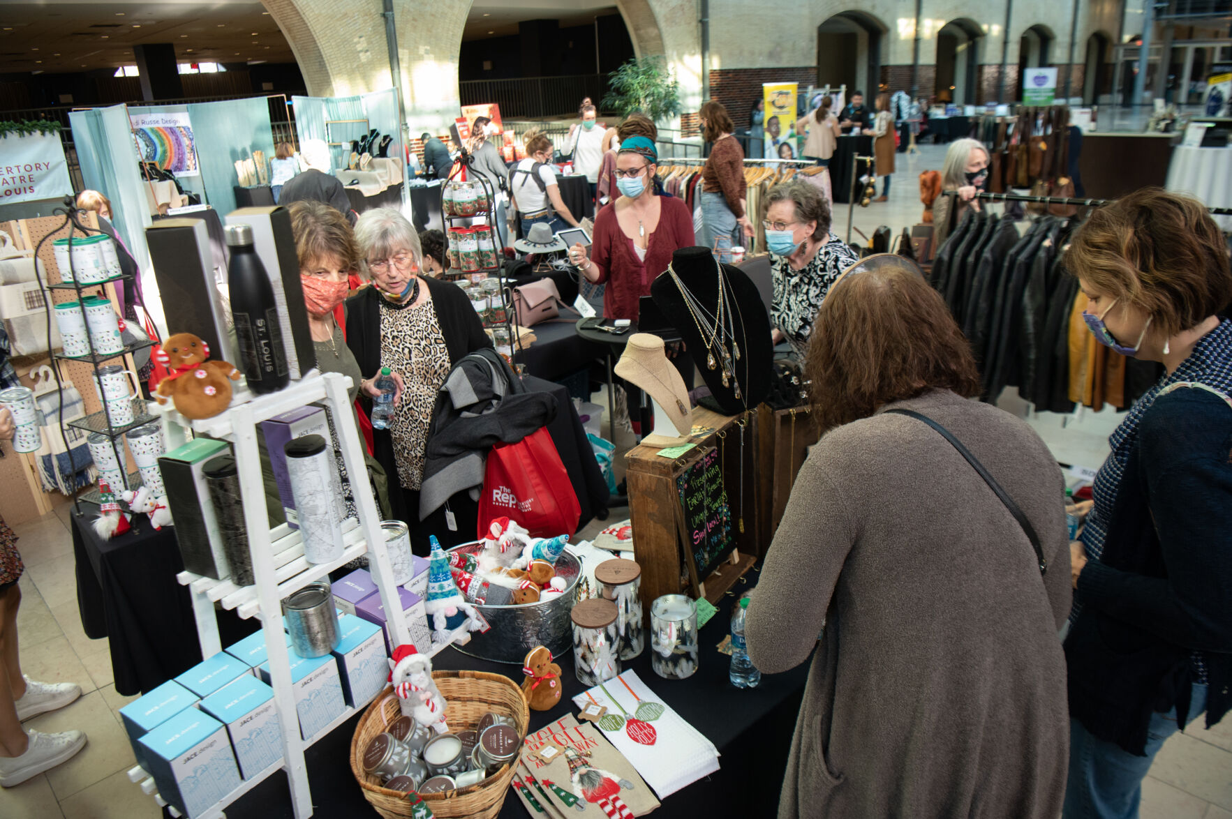 Holiday Pop & Shop at Union Station